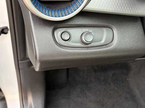 Used 2025 Chevrolet Trax LS image 10