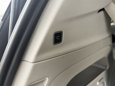 Certified 2024 Chrysler Pacifica Touring-L image 18