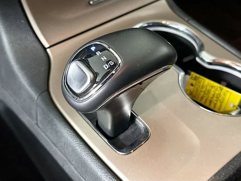 Used 2015 Jeep Grand Cherokee Limited w/ Luxury Group II RWD image 18