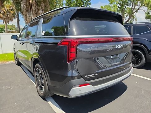 Certified 2025 Kia Carnival EX FWD image 11