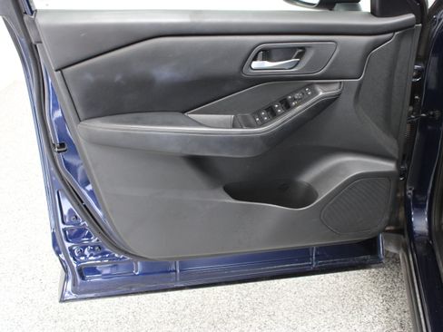 Used 2025 Nissan Rogue SV FWD image 12