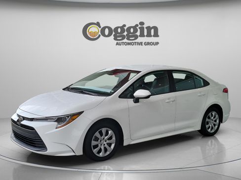 Used 2024 Toyota Corolla LE image 1
