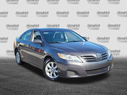 Used 2011 Toyota Camry LE w/ LE Extra-Value Pkg FWD image 2