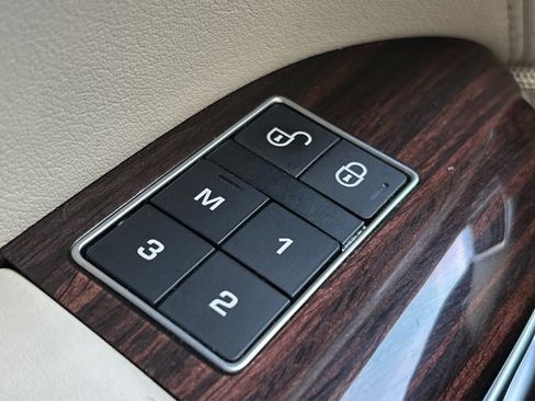 Used 2017 Land Rover Range Rover Long Wheelbase Supercharged image 48