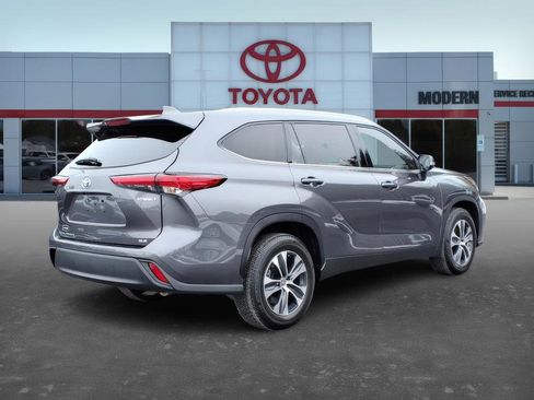 Certified 2022 Toyota Highlander XLE image 5