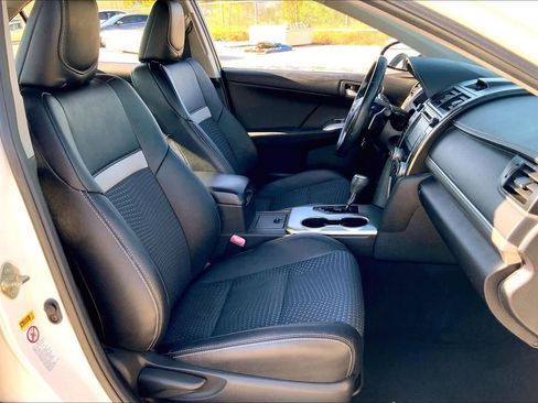 Used 2014 Toyota Camry SE image 8