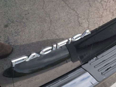 Used 2023 Chrysler Pacifica Touring-L FWD image 32