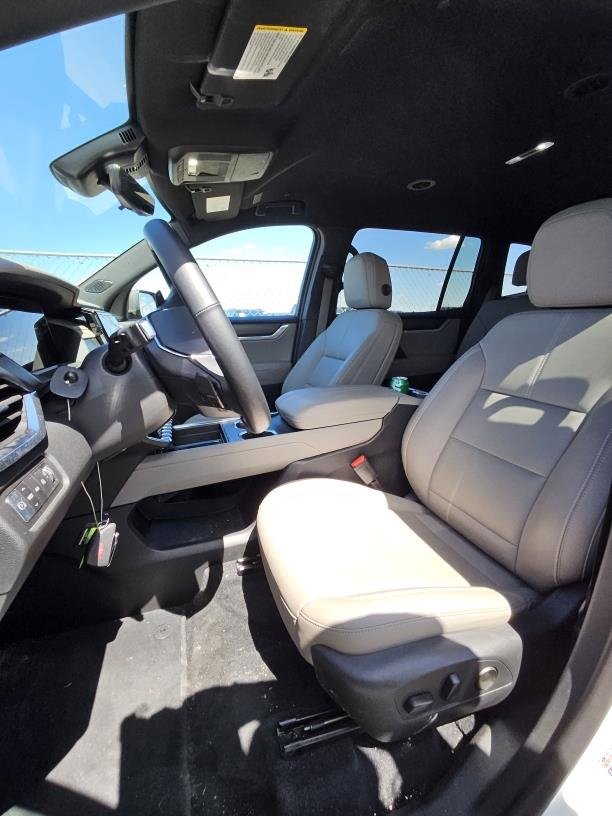 Used 2026 GMC Acadia Elevation w/ Elevation Premium Package AWD/4WD image 6