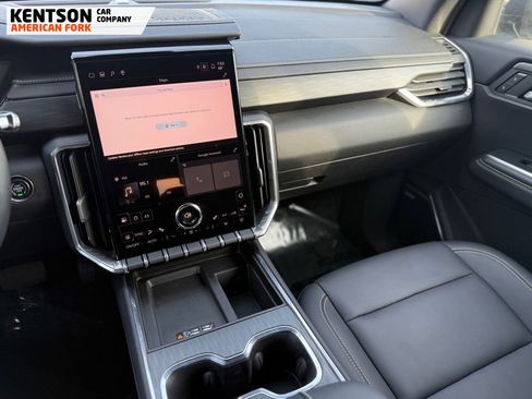 Used 2025 GMC Acadia Elevation w/ Elevation Premium Package image 27