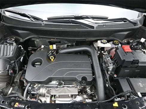 Used 2025 Chevrolet Equinox ACTIV w/ Safety and Technology Package image 38