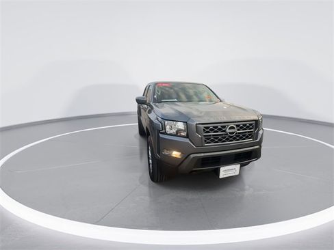 Certified 2022 Nissan Frontier SV image 3