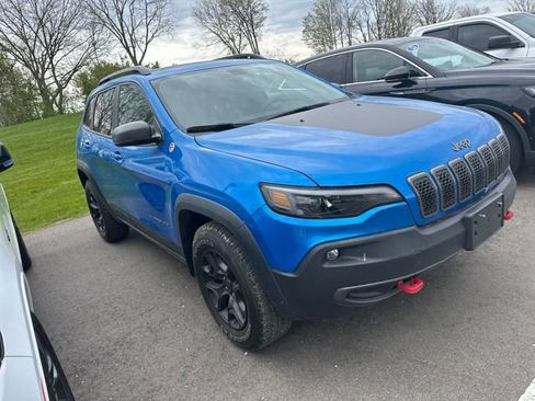 Used 2020 Jeep Cherokee Trailhawk AWD/4WD image 3