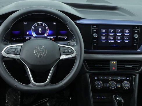 New 2024 Volkswagen Taos SE image 12