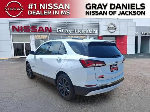 Used 2023 Chevrolet Equinox RS FWD image 4