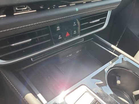 Certified 2025 Volkswagen Atlas SE w/ Panoramic Sunroof Package image 28