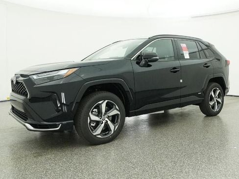New 2025 Toyota RAV4 SE image 17