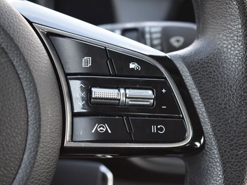 Used 2024 Kia Forte LXS image 8