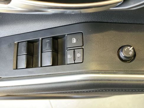 Used 2022 Toyota Highlander XLE AWD/4WD image 16