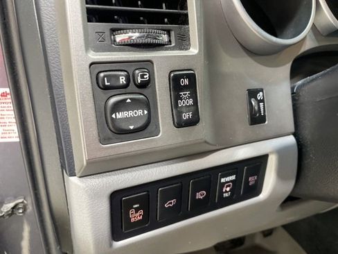 Used 2014 Toyota Sequoia Platinum image 16