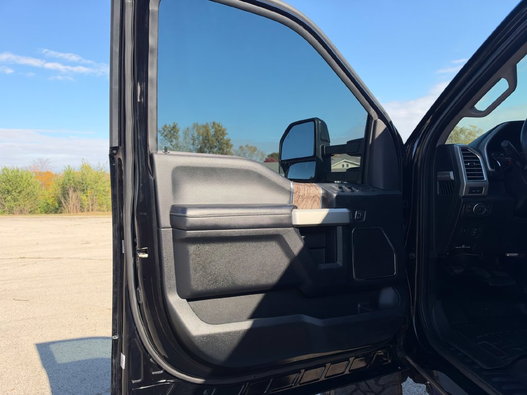 Used 2017 Ford F250 Lariat w/ Lariat Ultimate Package AWD/4WD image 26