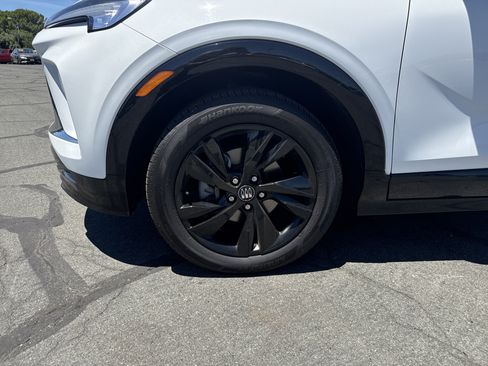 Used 2024 Buick Encore GX Sport Touring FWD image 9