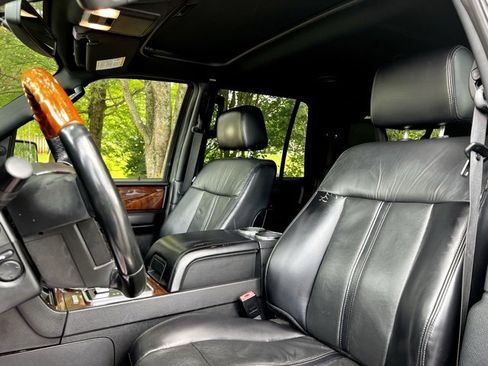 Used 2017 Lincoln Navigator L Select image 16