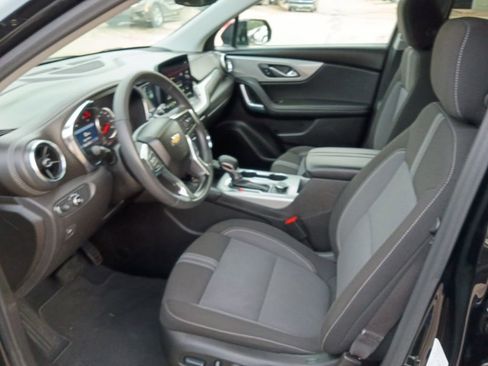 Used 2025 Chevrolet Blazer LT image 4