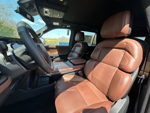 New 2026 Lincoln Navigator Reserve AWD/4WD image 16