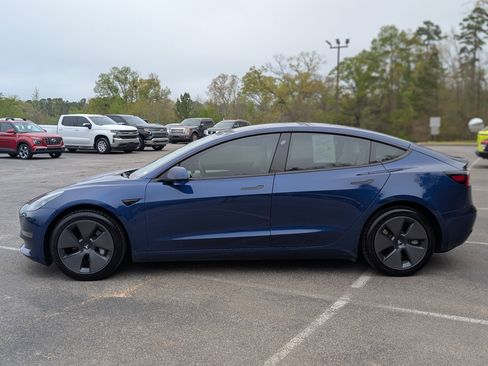 Used 2023 Tesla Model 3 Standard Range image 6