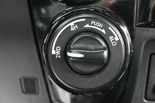 Used 2021 Nissan Titan Platinum Reserve w/ Moonroof Package AWD/4WD image 18