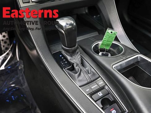 Used 2021 Toyota Avalon XSE FWD image 13