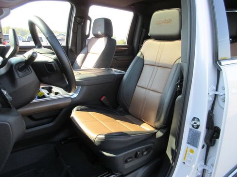 Certified 2024 Chevrolet Silverado 2500 High Country w/ High Country Premium Package AWD/4WD image 22