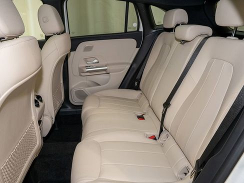 Used 2025 Mercedes-Benz GLA 250 image 8