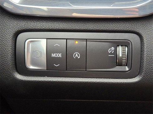 Used 2025 GMC Acadia Elevation image 22