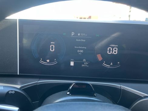 Used 2025 Hyundai Santa Fe SEL image 11