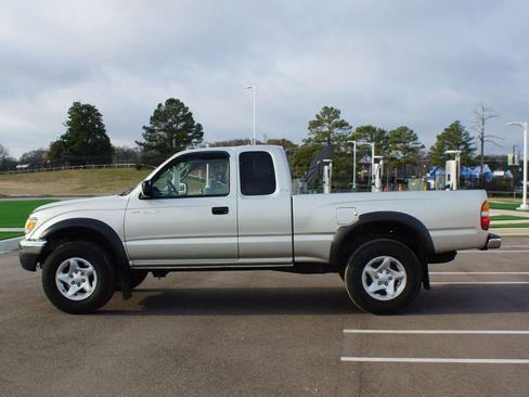 Used 2004 Toyota Tacoma PreRunner image 8