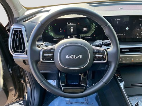 Certified 2025 Kia Sorento EX w/ EX Panoramic Sunroof Package image 10