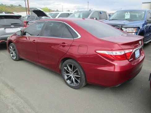 Used 2016 Toyota Camry XSE w/ Moonroof Package image 3