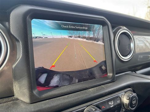 Used 2023 Jeep Gladiator Overland image 36
