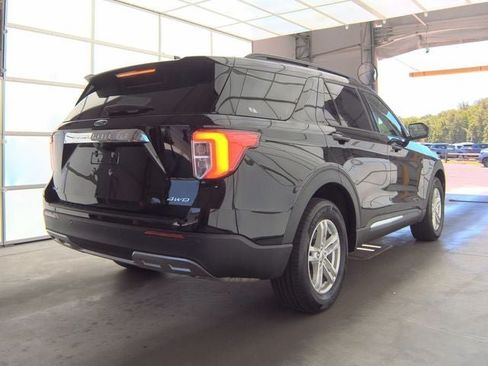 Used 2023 Ford Explorer XLT w/ Equipment Group 202A AWD/4WD image 6