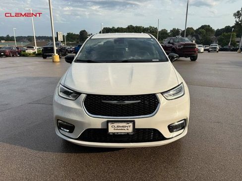 Used 2025 Chrysler Pacifica Select FWD image 11