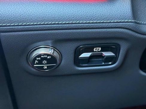 Used 2026 Mercedes-Benz EQS 400 4MATIC SUV image 32