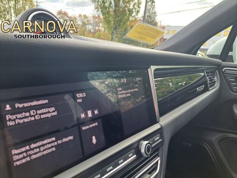 Used 2021 Porsche Macan S image 30