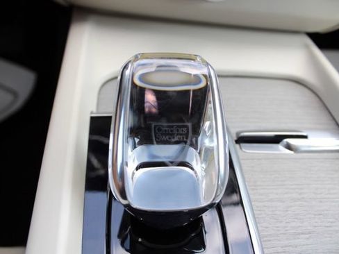 Certified 2023 Volvo XC60 T8 Ultimate w/ Climate Package AWD/4WD image 37