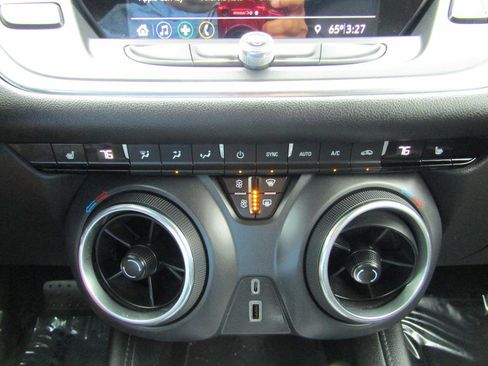 Used 2019 Chevrolet Blazer LT w/ Sun and Wheels Package FWD image 19