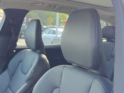 Used 2025 Volvo XC60 B5 Core image 12