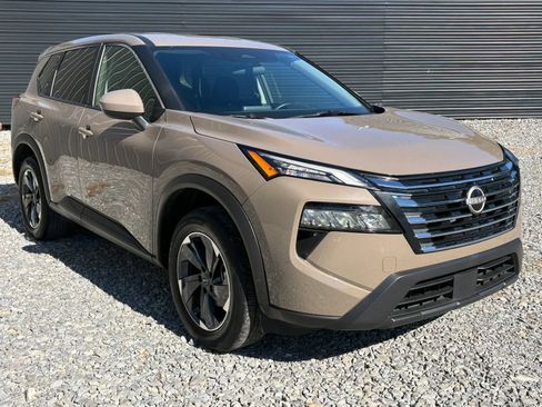 Used 2025 Nissan Rogue SV FWD image 6