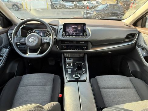 Used 2023 Nissan Rogue SV image 11