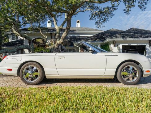 Used 2002 Ford Thunderbird Deluxe image 7