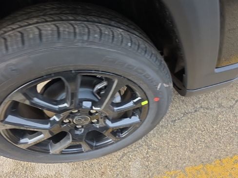 New 2026 Jeep Compass Latitude image 8